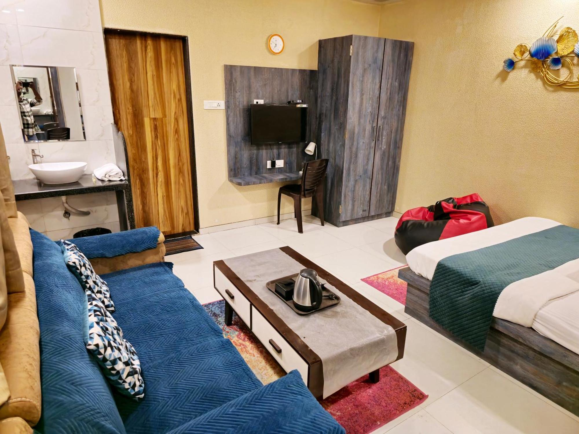 Hotel Mari Aai Residency Navi Mumbai Rum bild