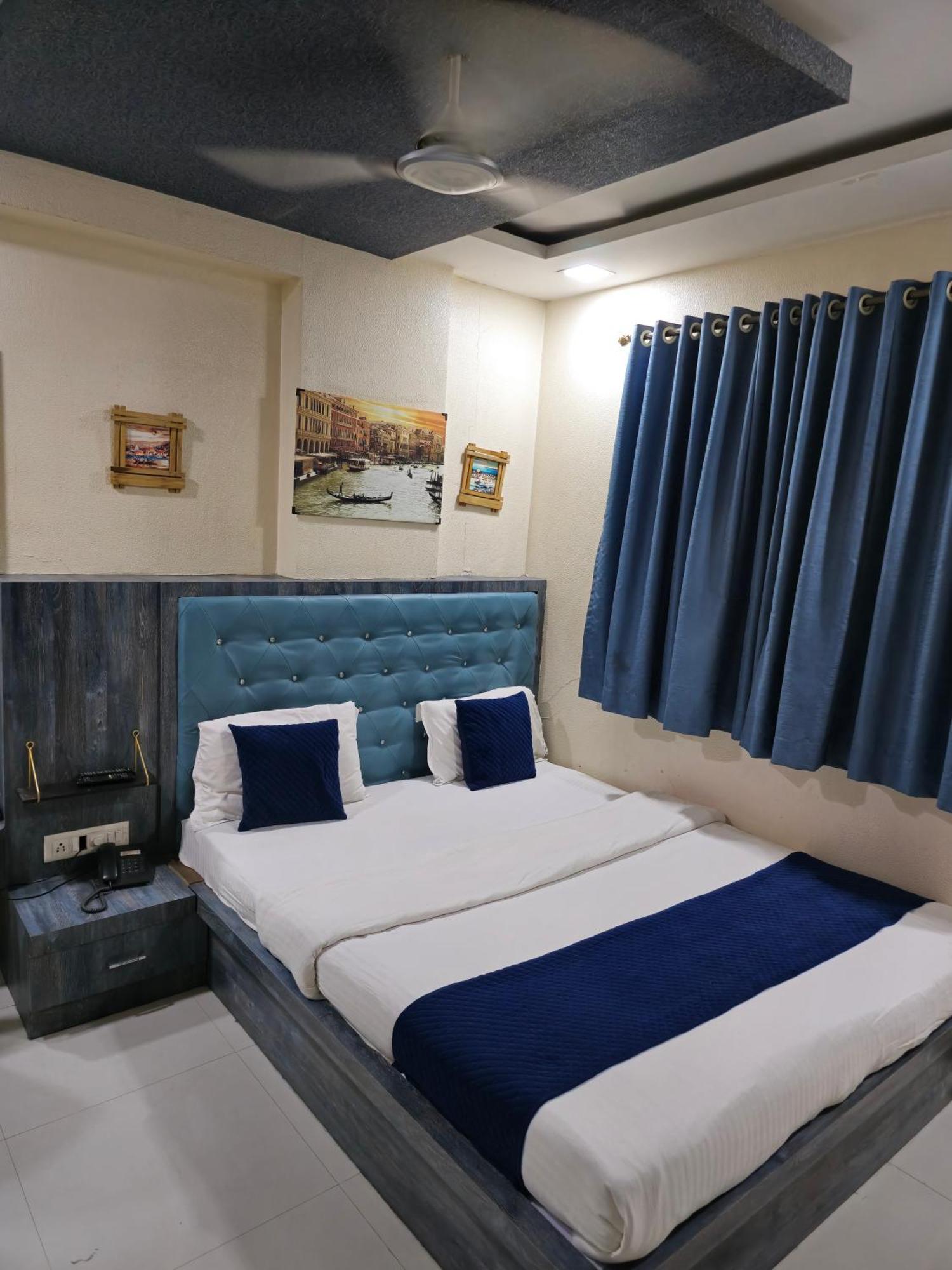 Hotel Mari Aai Residency Navi Mumbai Rum bild