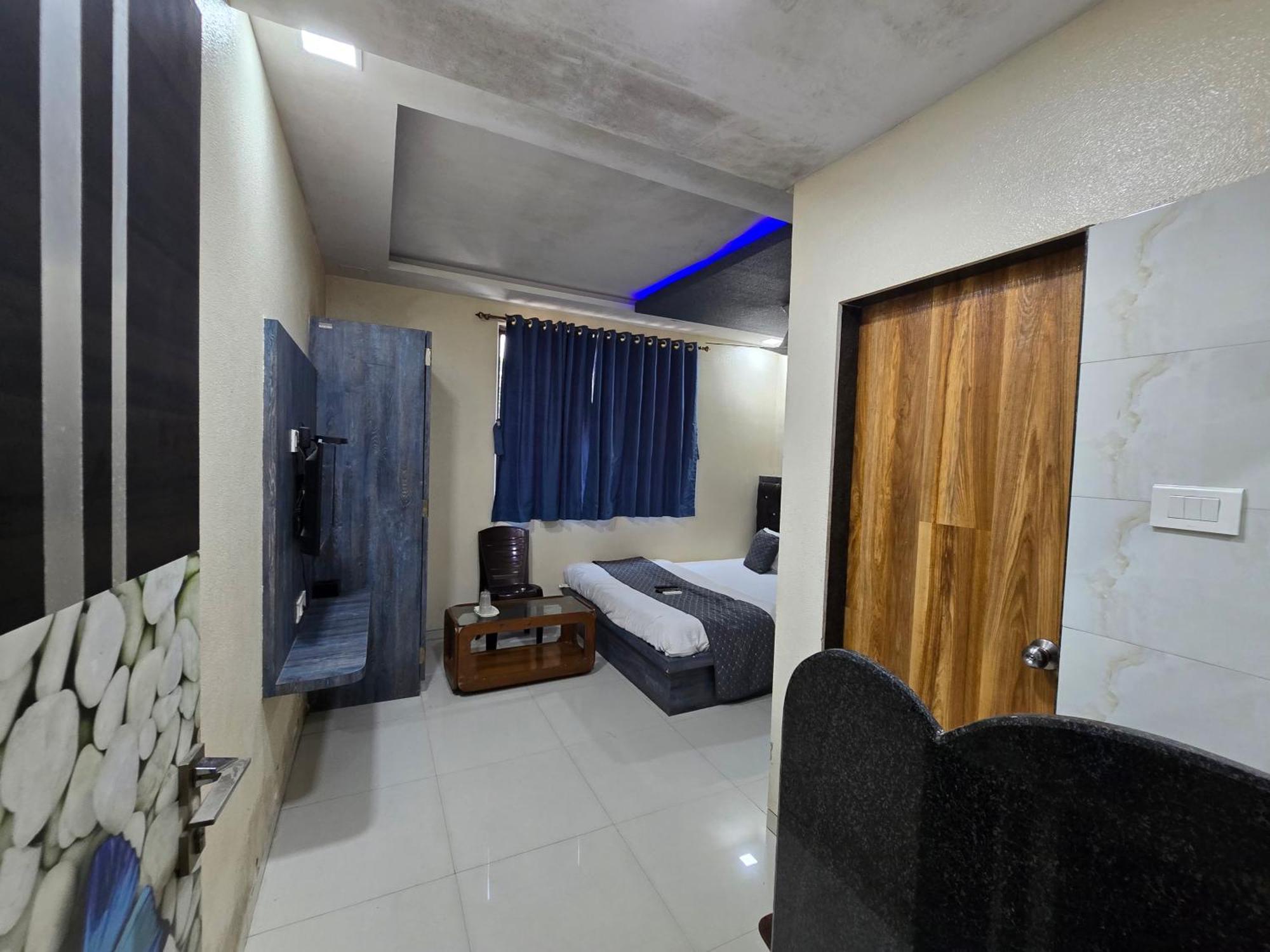 Hotel Mari Aai Residency Navi Mumbai Rum bild